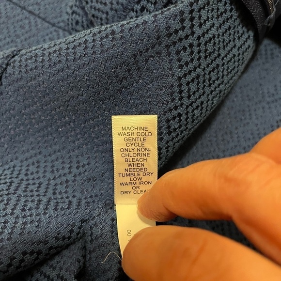 Banana Republic sleeveless blue jacquard lined peplum top w/ back zipper. Size 8 - Picture 9 of 13